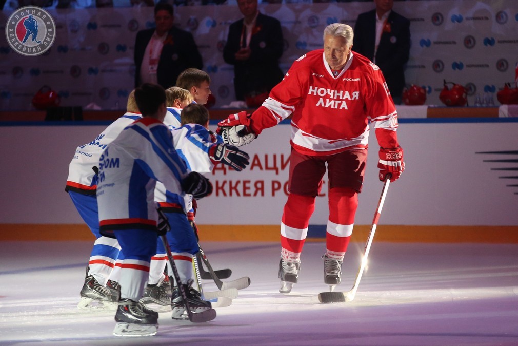 «Бочкари» на одном льду с Президентом страны: гала-матч Ночной хоккейной лиги-2018.